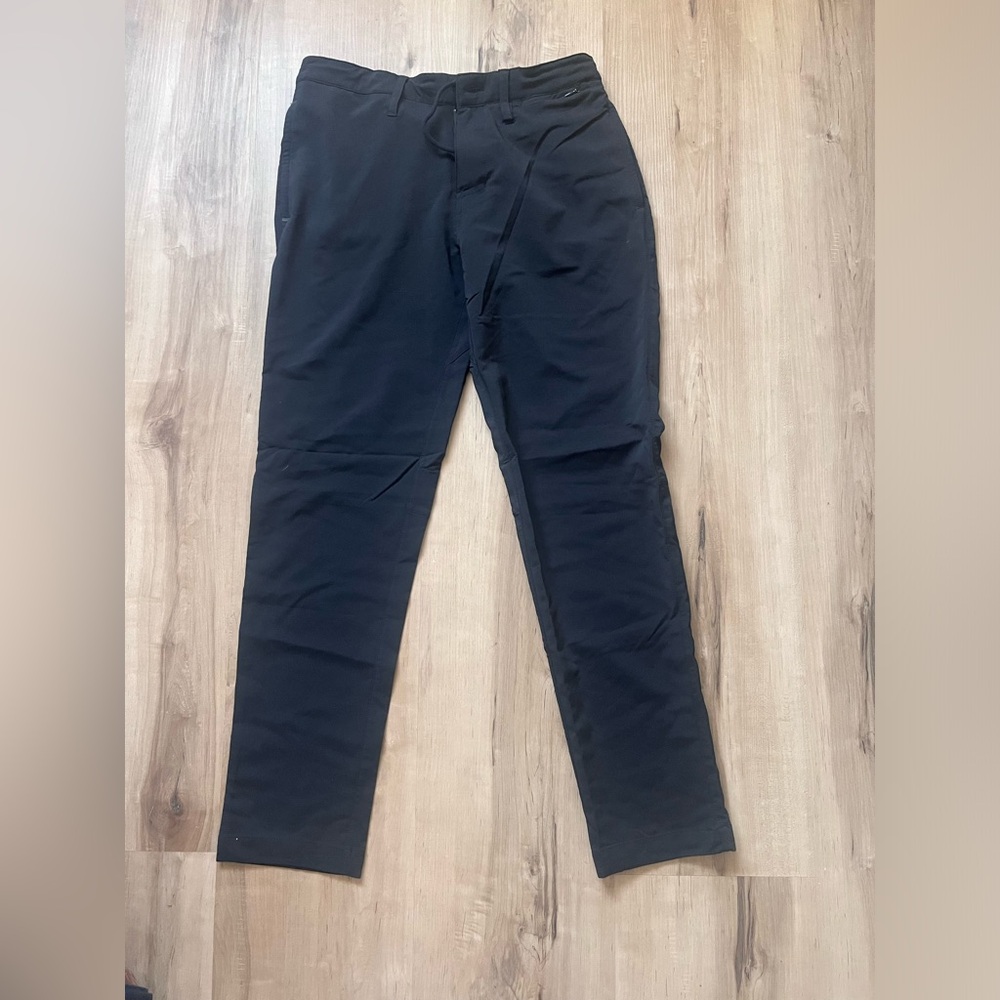 Used. Mens Zella commuter pants. Great for outdoors. Color: black. Size :30